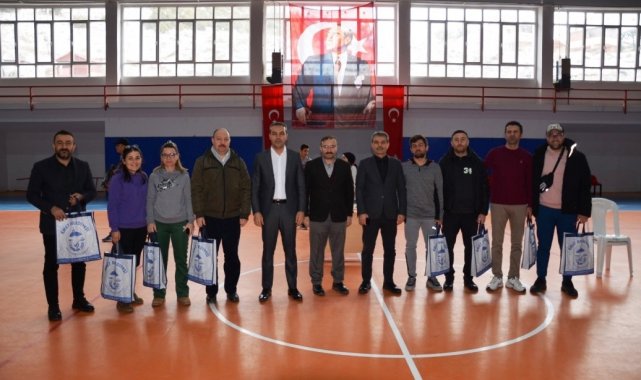 Emet&#039;te yarışmada dereceye giren öğrenciler ödüllendirildi