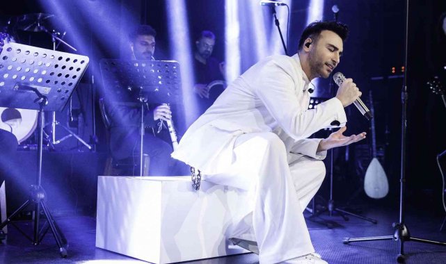 Emre Kaya, &quot;Usta Şarkılar&quot; ile ilk kez sahnede