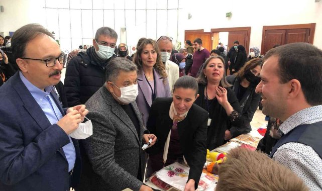 Engelli bireylerin yaptığı el emeği göz nuru ürünler büyük beğeni topladı