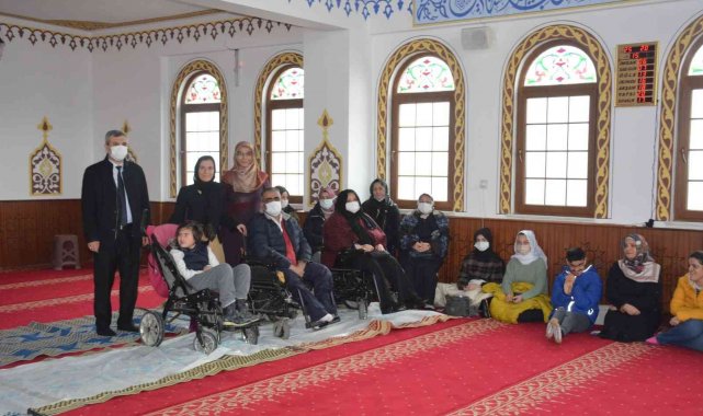 Engelli vatandaşların cami sevinci