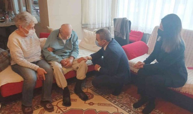 Erdek Kaymakamı yaşlıları unutmadı