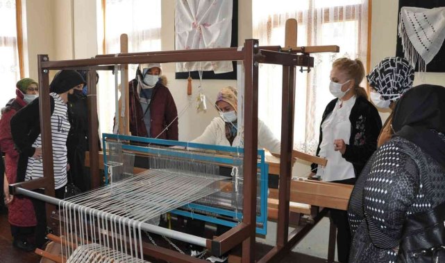 Erdemir, Elpek Bezi eğitimini tamamlayan kursiyerlere sertifikalarını verdi