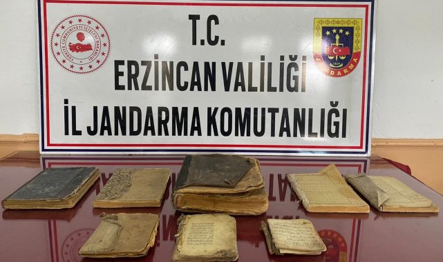 Erzincan&#039;da 8 adet tarihi eser niteliği olduğu değerlendirilen kitap ele geçirildi