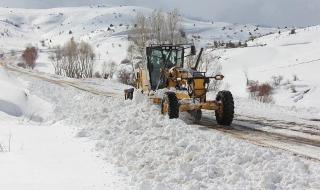 Erzincan'da kar ve tipiden kapanan 104 köy yolu ulaşıma açılıyor