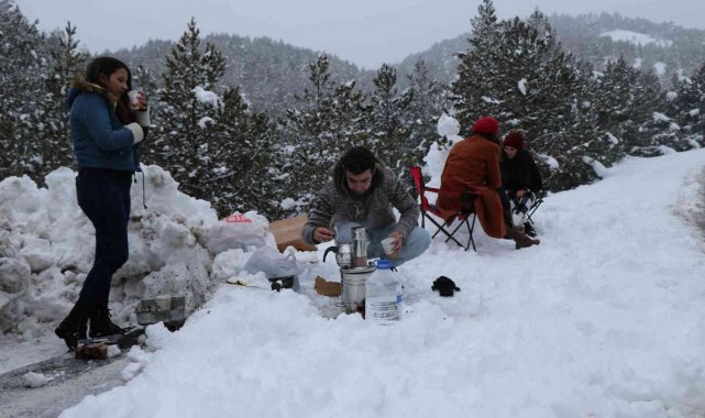 Erzincan'da kar yağışı etkisini sürdürüyor