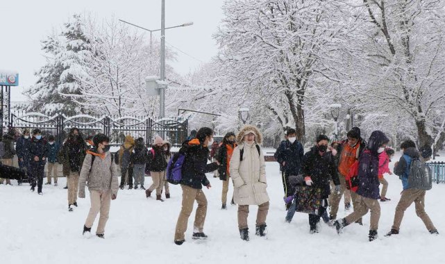 Erzincan&#039;da kar yağışı nedeniyle bazı okullarda eğitime ara verildi