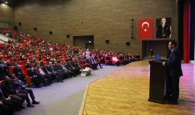 Erzincan'da "İmkânsız diye bir şey yok" konulu konferans düzenlendi