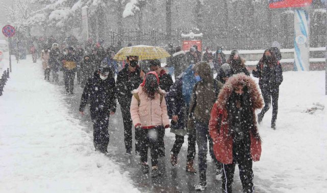 Erzincan'da tüm eğitim faaliyetlerine ara verildi