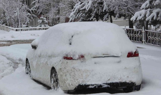 Erzurum&#039;a kış geri geldi