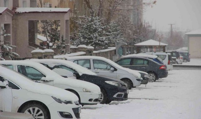 Erzurum'da kar