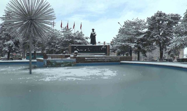 Erzurum&#039;da kış geri geldi