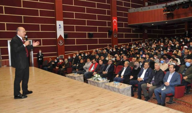 Eski Başbakan Yardımcısı Akdoğan'dan söyleşi ve imza günü