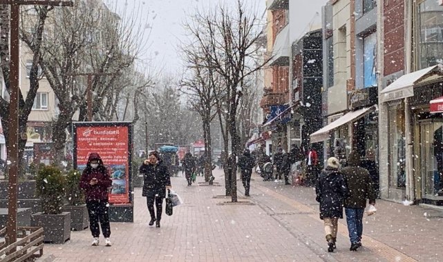 Eskişehir'de yer yer kar yağışı etkili olmaya başladı