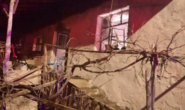 Eşme&#039;de çıkan ev yangınında yaşlı adam hayatını kaybetti