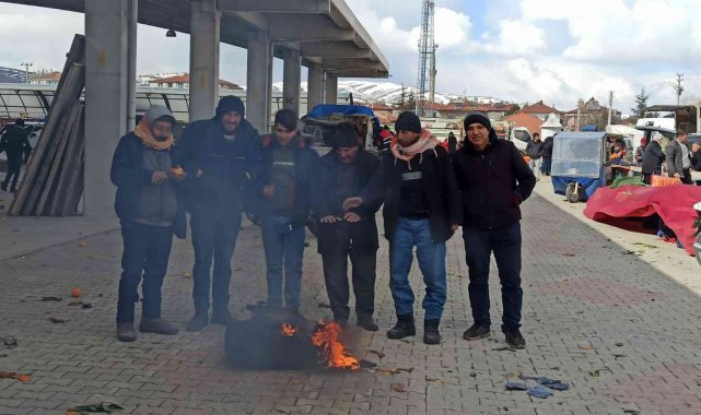 Esnafın ekmek parası için eksi 10 derecede soğukla mücadelesi