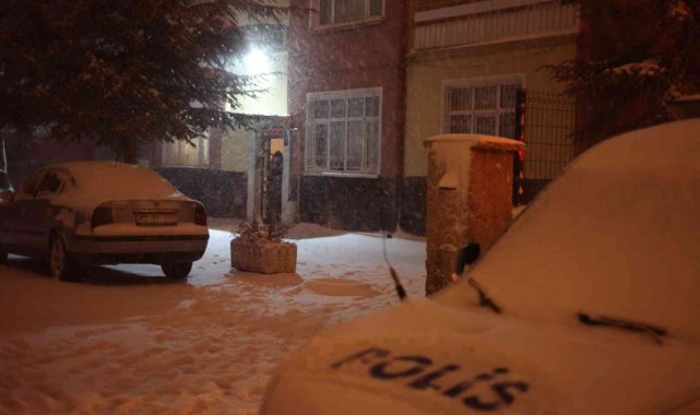 Evde bıçaklanarak öldürülmüş halde bulundu