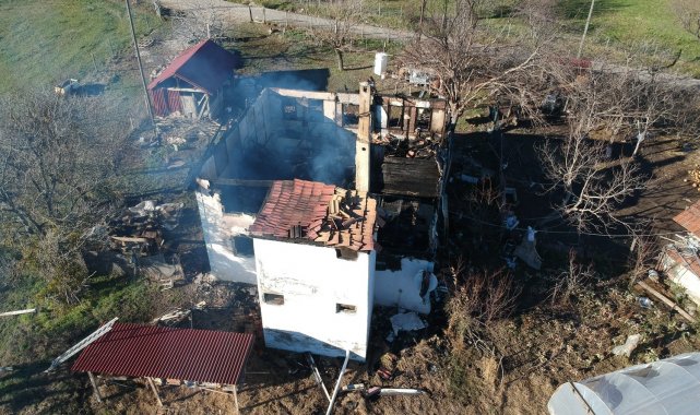 Evi yanan aileye hayırsever vatandaşlar sahip çıktı