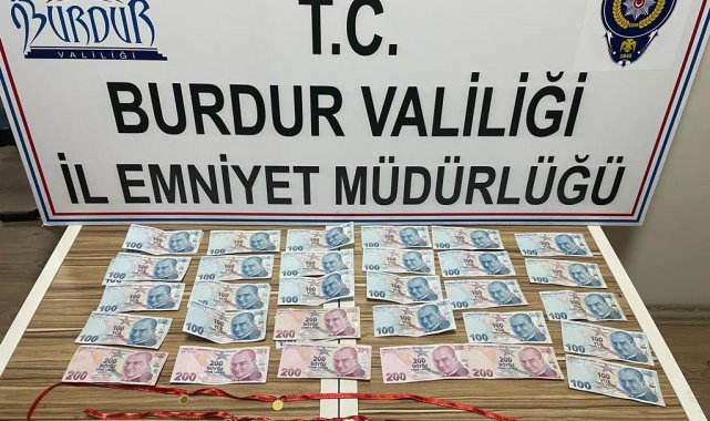 Evlerden yaklaşık 100 bin lira değerinde altın ve para çalan hırsızlar yakalandı