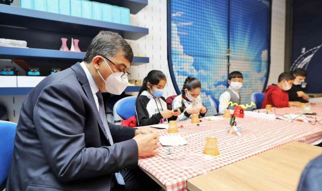 Fadıloğlu, Bilim Şehitkamil'deki öğrencilerle buluştu