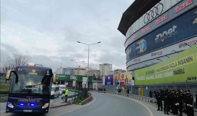 Fenerbahçe kafilesi stada geldi