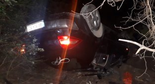 Fethiye'de otomobil uçuruma yuvarlandı