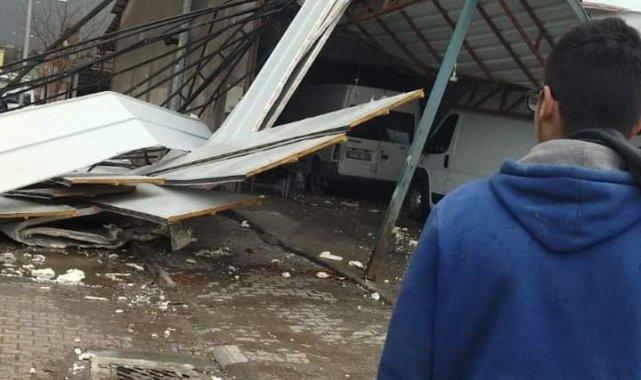 Fırtına çatıları uçurdu