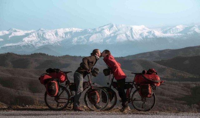 Fransalı çiftten "Van Gölü kirlenmesin, mavi kalsın" mesajı