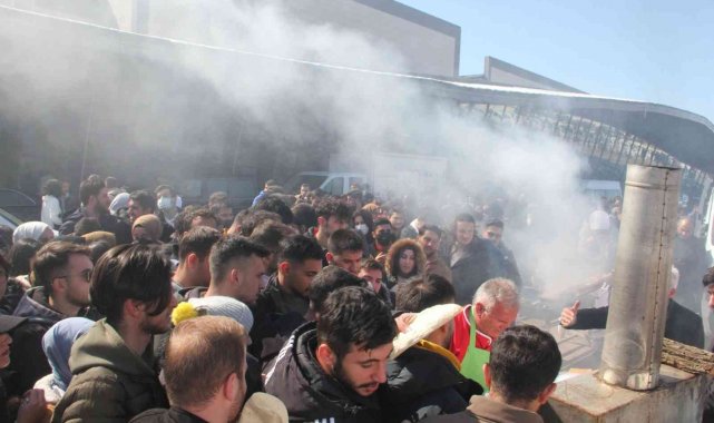 Fuarda Oltu Cağ Kebabı kuyruğu