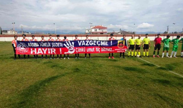 Futbol maçında jandarmadan 'Kadına şiddete hayır' pankartı