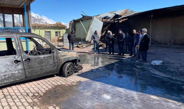 Garajda çıkan yangında hafif ticari araç, traktör ve 4 motosiklet kullanılamaz hale geldi