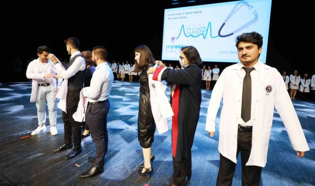 GAÜN'de hekim adaylarının beyaz önlük giyme heyecanı