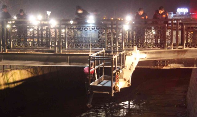 Gaziantep'te üst geçide asılı erkek cesedi bulundu