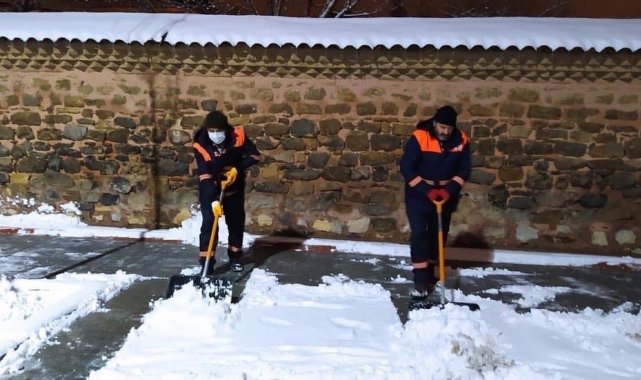 Gebze'de ekipler kar mesaisinde