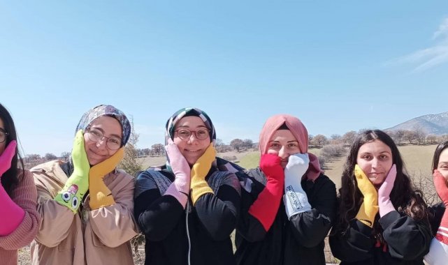 Gediz MYO öğrencileri, "farklı renk çoraplar" hareketine ortak oldu