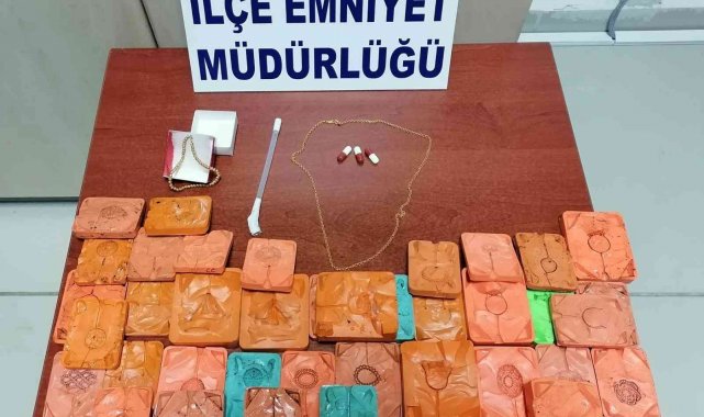 Gediz'de piyasaya sahte altın sürmek isteyen 3 şüpheli yakalandı