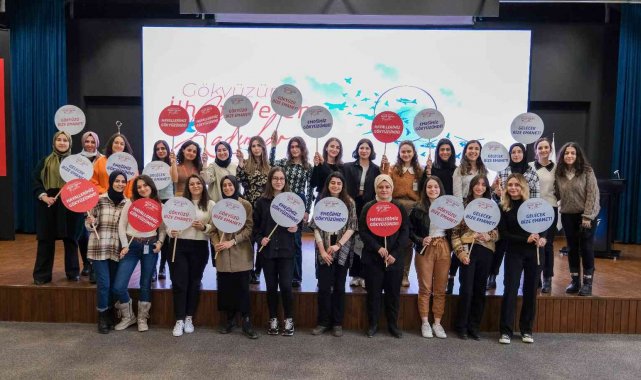 Geleceğin hava araçlarını tasarlayan ve üreten kadınlar Dünya Kadınlar Günü'nde bir araya geldi