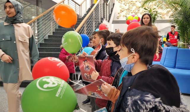 Geleceğin üniversite öğrencileri ÇAKÜ Kütüphanesini inceledi