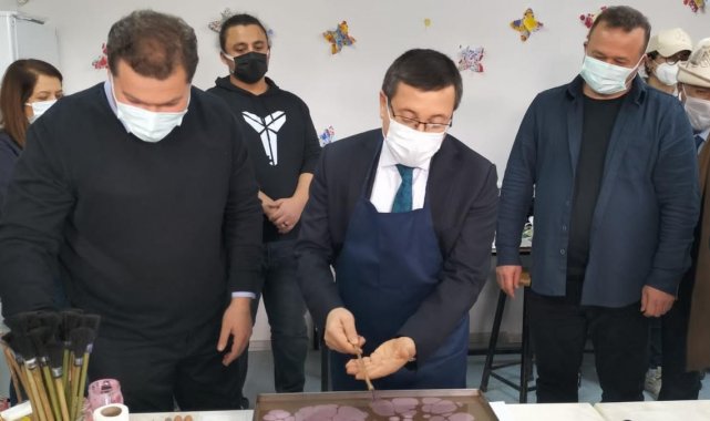 Geleneksel Türk Ebru Sanatı Atölyesine törenli açılış