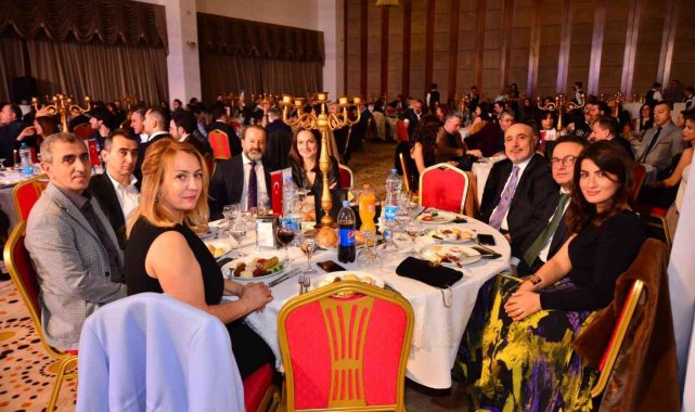 Gelişim ve Palmiye hastaneleri doktorları tıp bayramı balosunda buluştu