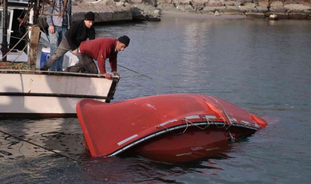 Gemi battığı zaman kullanılan filika alabora oldu