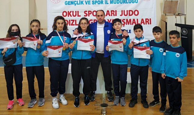 Gemlikli sporcular Çanakkale'den madalya ile döndü