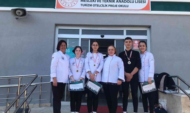 Genç aşçı adayları Eskişehir'e ikinci olarak döndü