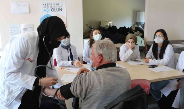 Genç hekimlerden köylüye sağlık taraması