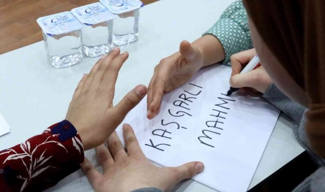 Gençler bilgileriyle yarıştı