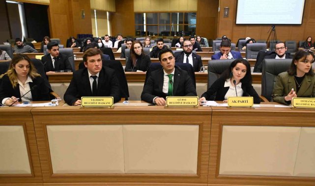 Gençler siyaset provasını mecliste yaptı