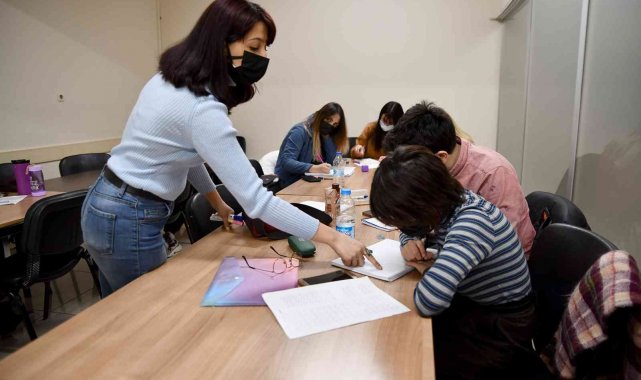 Gençler Tepebaşı&#039;nda Japonca öğreniyor