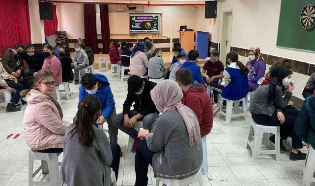 Gençler zararlı alışkanlıklara karşı bilgilendirildi