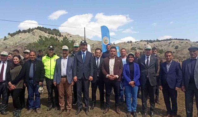 Gölbaşı ilçesinde fidanlar toprakla buluşturuldu