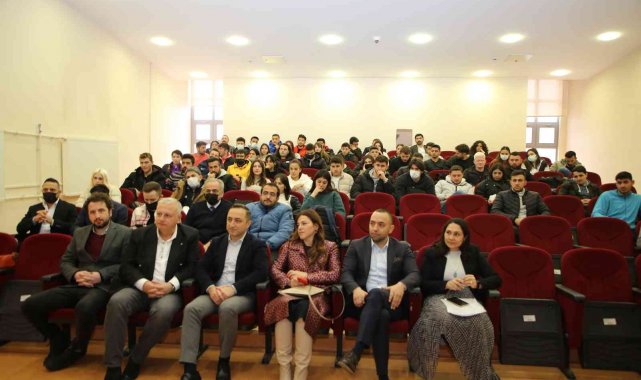 Gölbaşı'nda 'Yerel Yönetimler, Spor ve İletişim Paneli'