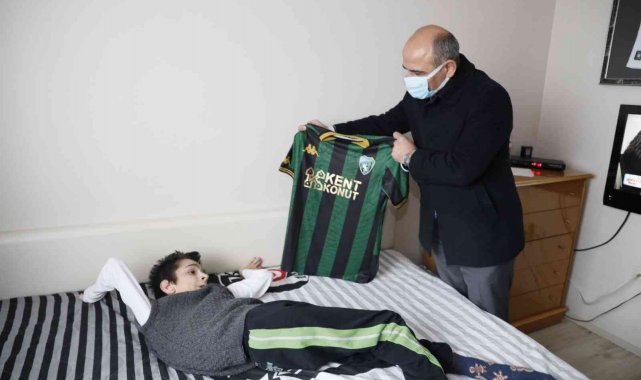 Görkem&#039;in imzalı forma hayali gerçek oldu